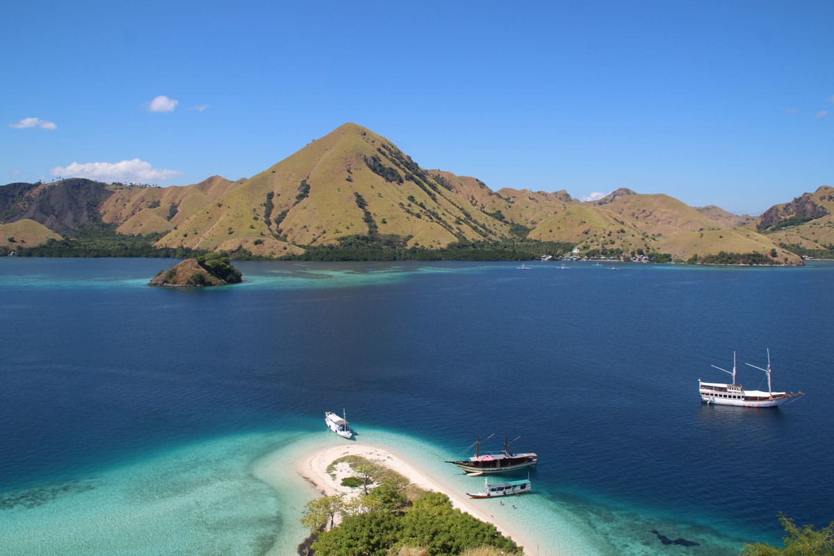 Komodo tour 3 Days 2 Nights in Indonesia